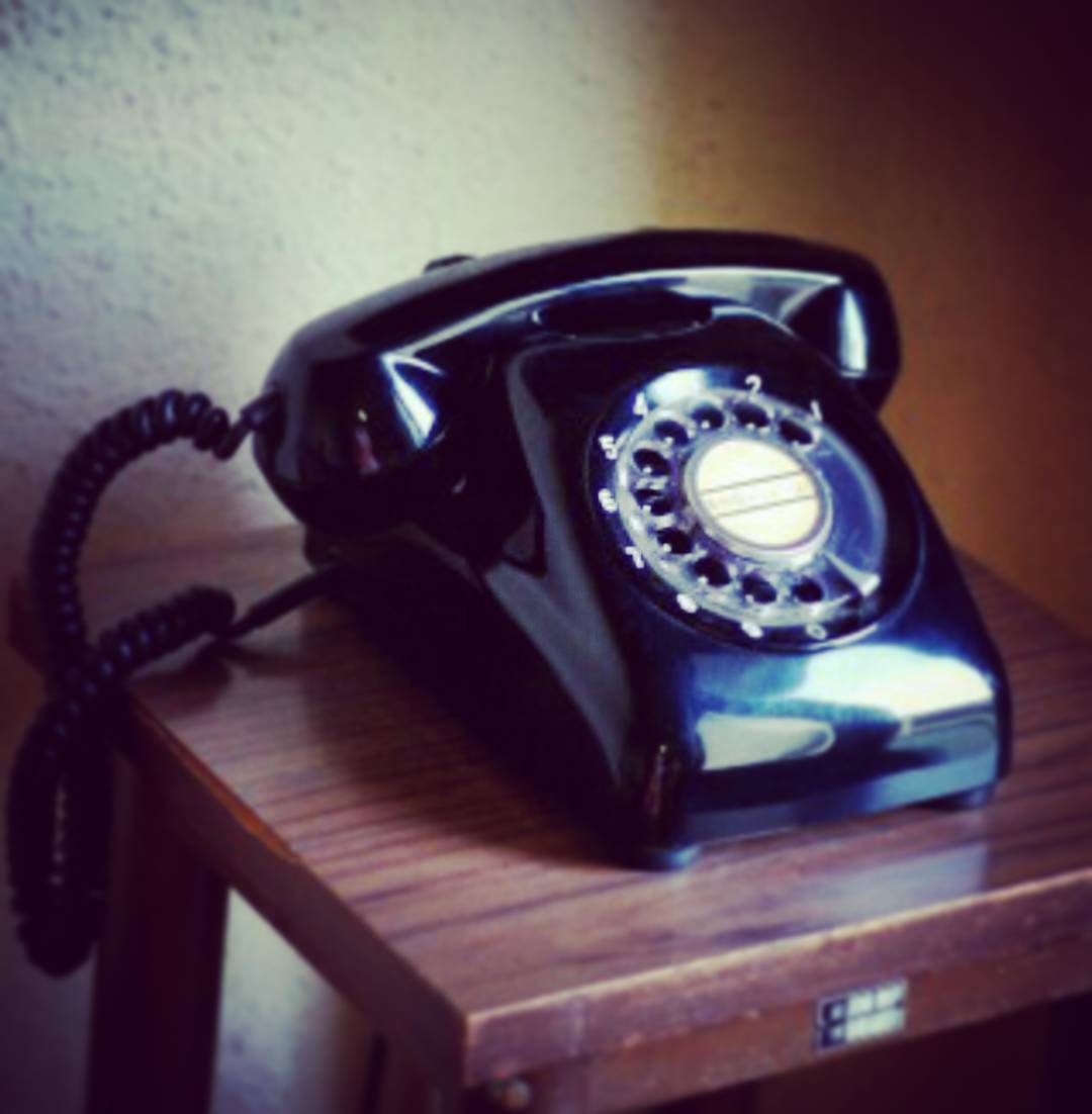 お待たせしました、電話とWi-Fiが開通しました！(※写真はイメージです) #otakubar #telephone #wifi