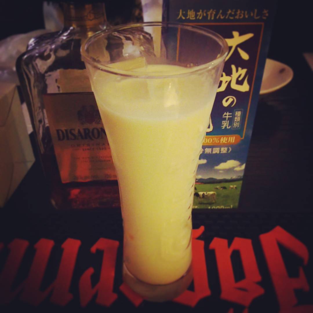 アマレット・ミルク。これは飲む杏仁豆腐！ #otakubar #cocktails