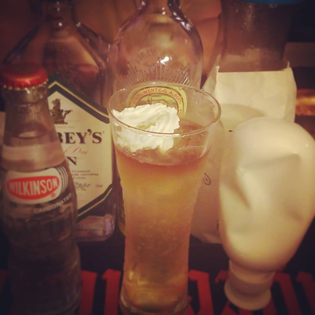 来週末の #テヴィッドシルビアン #イベント 用オリジナル #カクテル 、 #テイキングアイランズインアフリカ 。 #ストレガ と #ホイップクリーム ！ #オタクバー