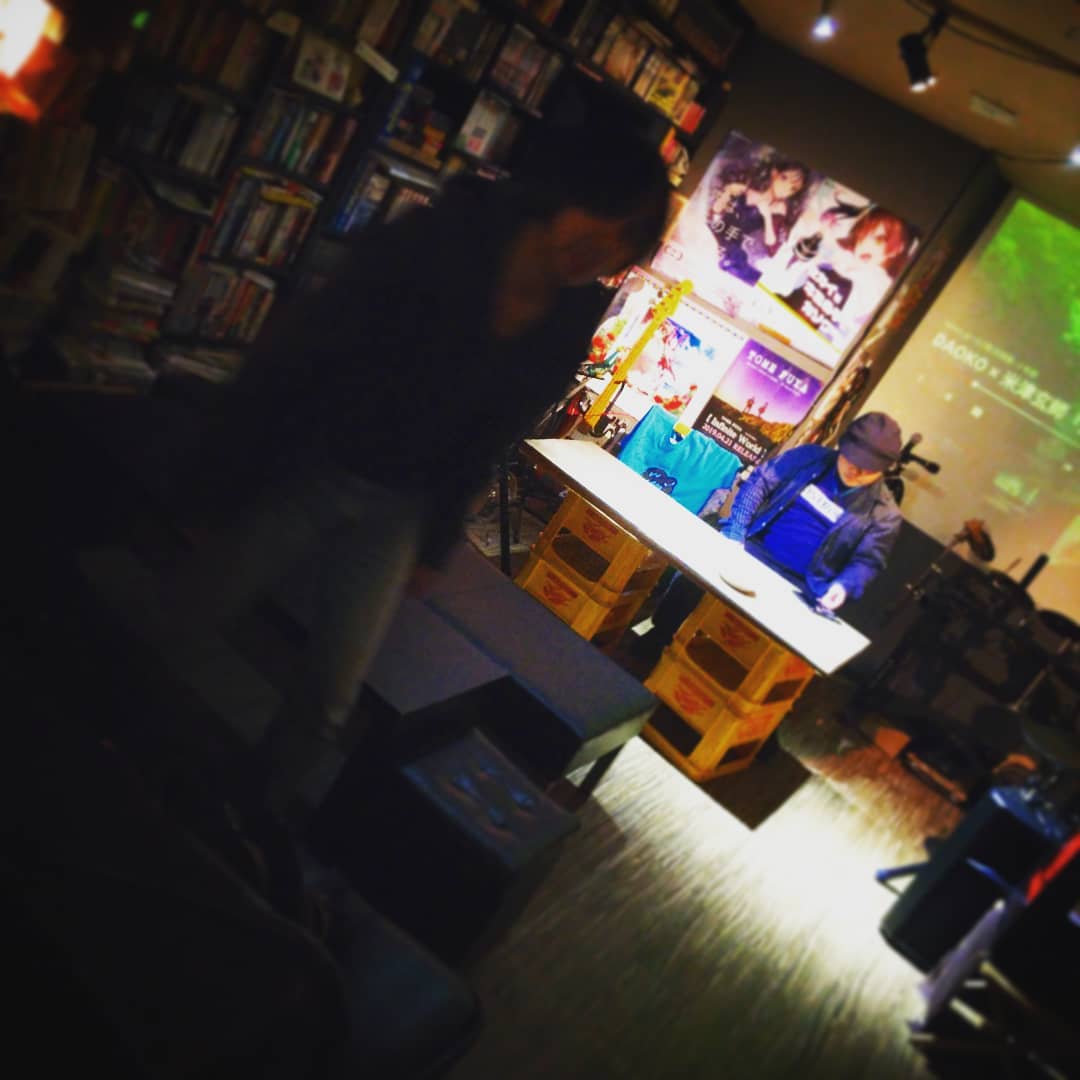 ミュージシャンにも大人気、開店です！ #オタクバー