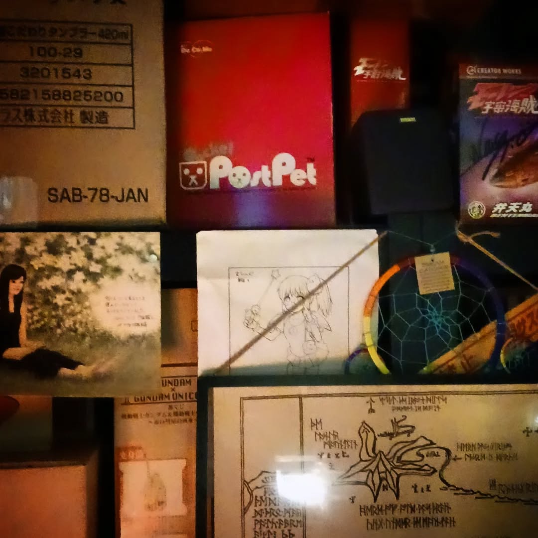 店の隅にお宝が積み重なって💎