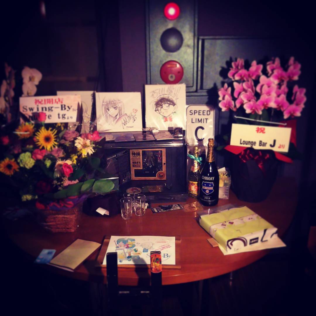 本日のプレオープンパーティ、盛況のうちに終了しました。お花などたくさん届いてびっくり。ありがとうございました！ #otakubar
