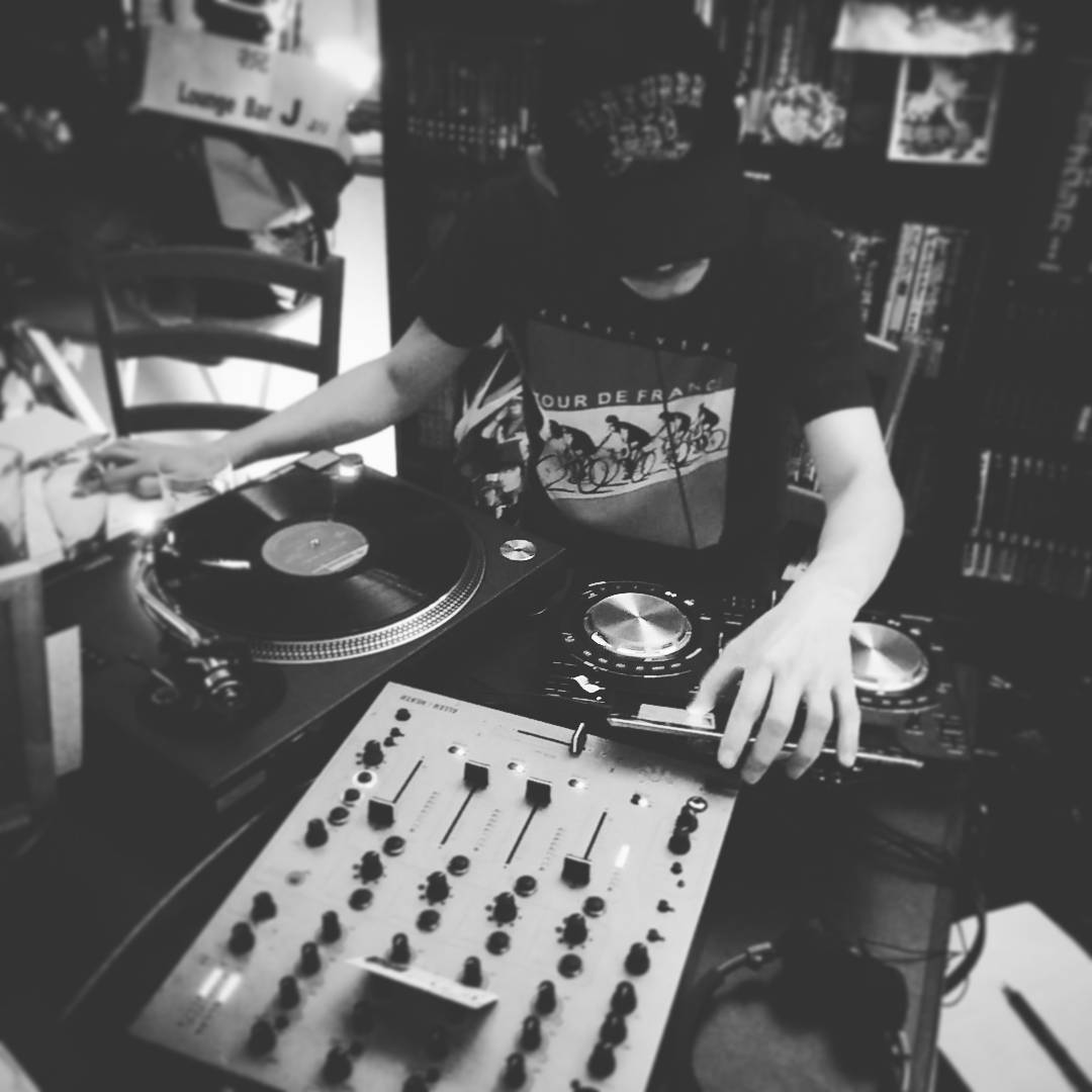 ジャズナイト、シックに進行中。リクエスト募集！ #dj #otakubar #jazz