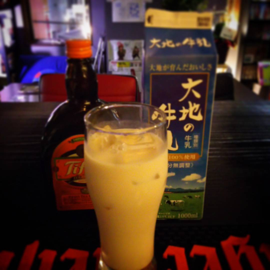 ティフィンミルク。 ミルクティの味。#otakubar #cocktails