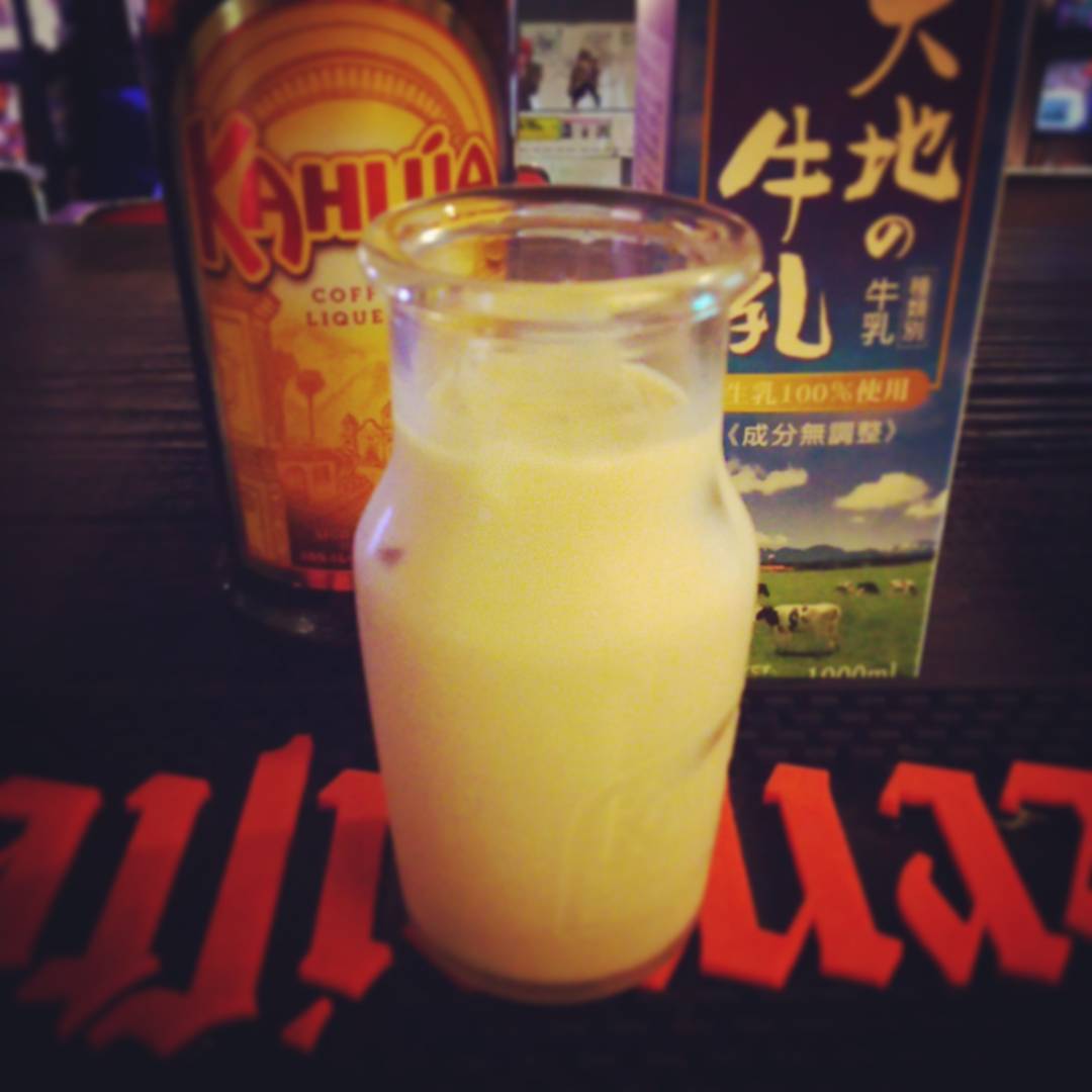 カルアミルク。大人気！ #otakubar #cocktails