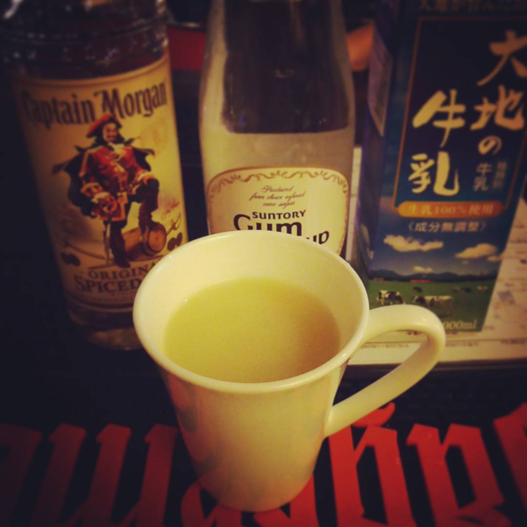 今週のDJイベント用オリジナルカクテル、てっぺん。紅茶のホットカクテル。 #otakubar #cocktails