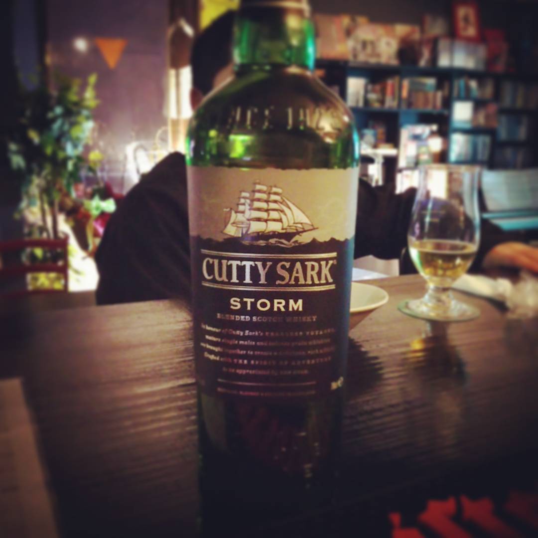 常連さんからの頂きました、カティサーク ストーム。ありがとうございます！ #otakubar #scotch