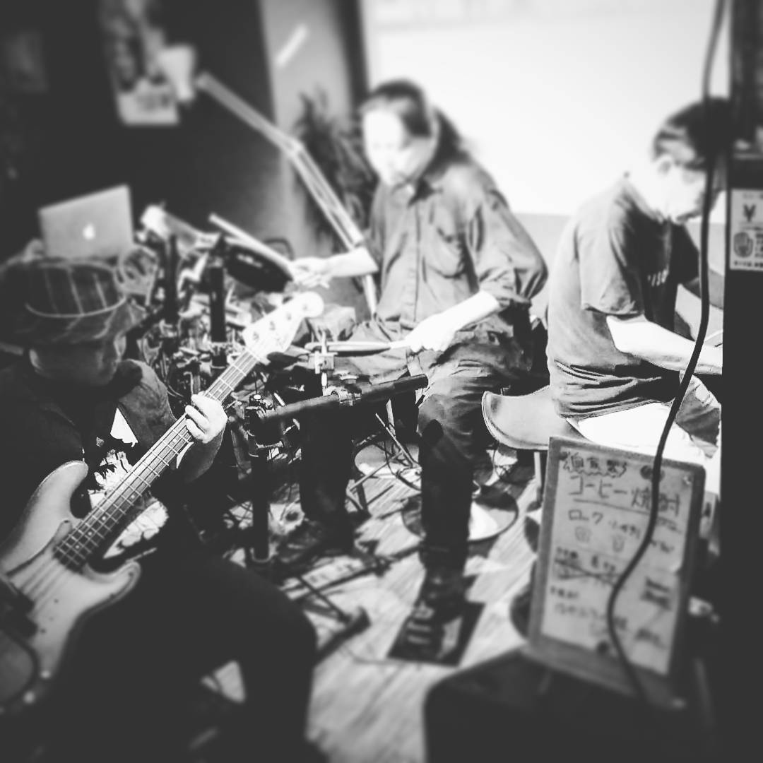 ミニライブはcap. with ビール井上&じゃんぼ。 #otakubar #livemusic