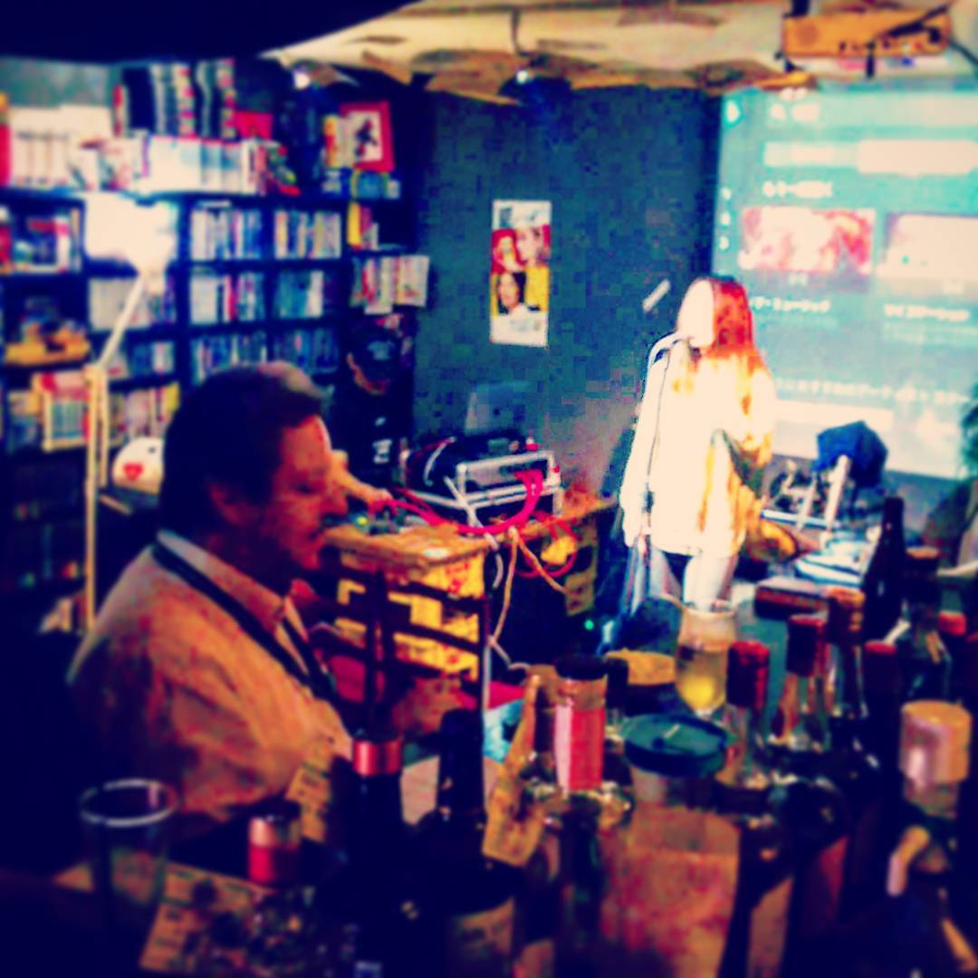 ミニライブ、天野朋美さんリハから飛ばします。 #otakubar #livemusic