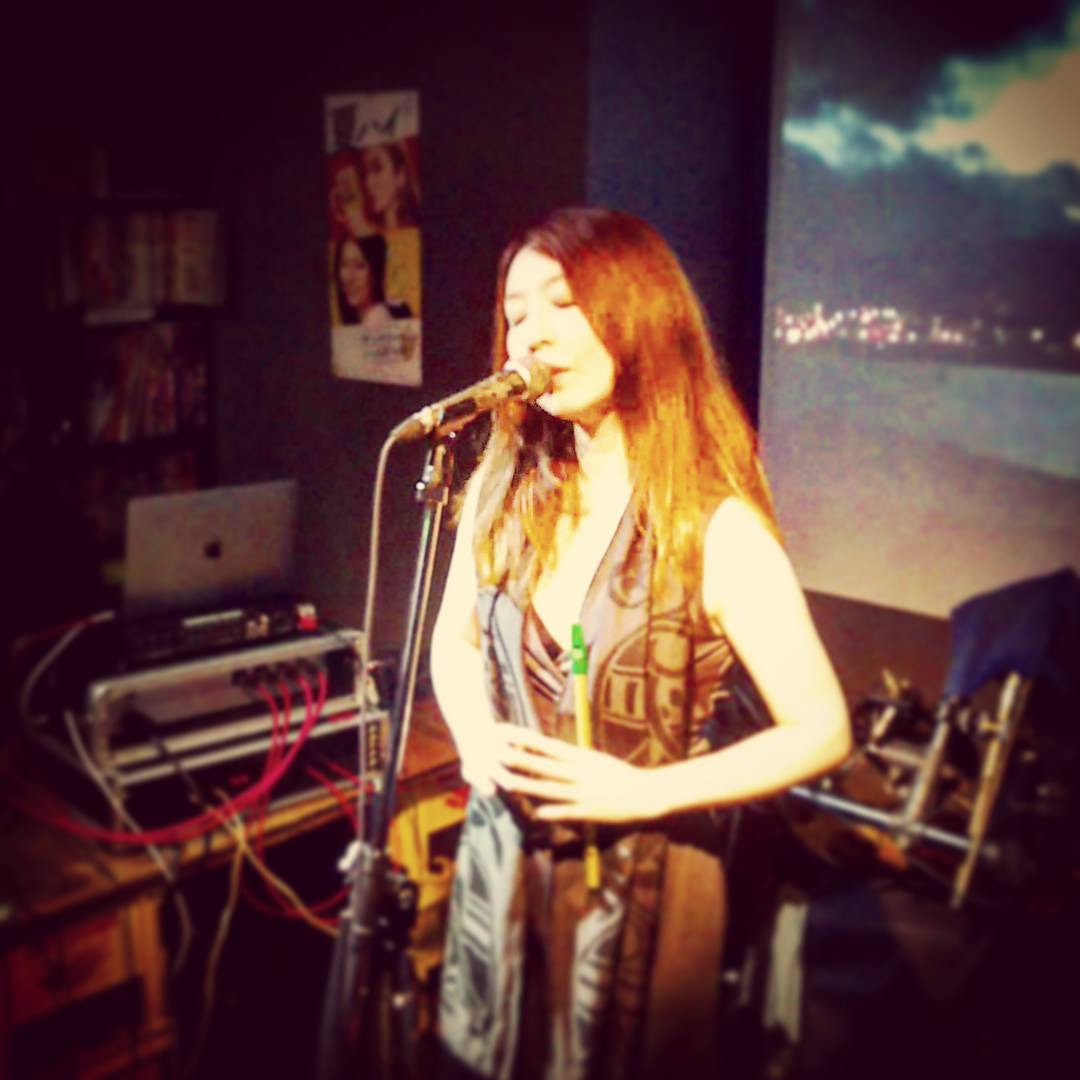 天野朋美さんミニライブ始まりました! けるけるケルト! #otakubar #livemusic