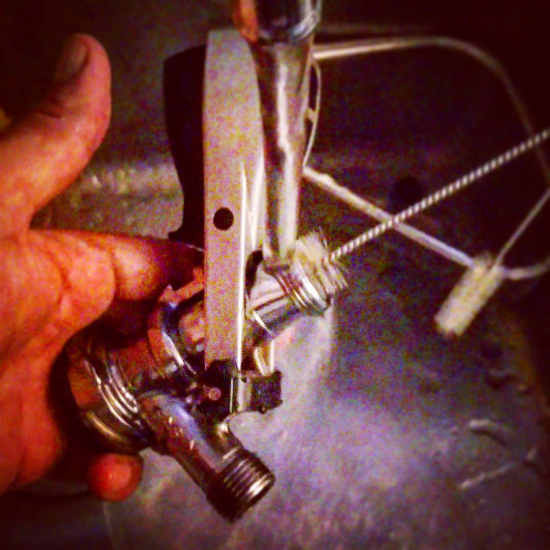 生ビールの美味しさはディスペンスヘッドまでの洗浄! 今日も元気に開店です♪ #オタクバー #生ビール