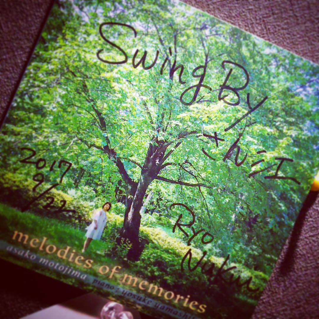 当店でイベントしているDJ-Jこと温井氏かレコーディングプロデューサーしているCD「melodies of memories」にサインしてもらいました! #cd