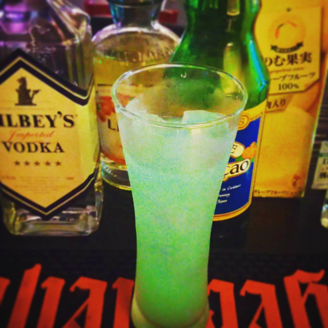 ガルフストリーム、知り合いに教わったロングビルド版。 #オタクバー #カクテル