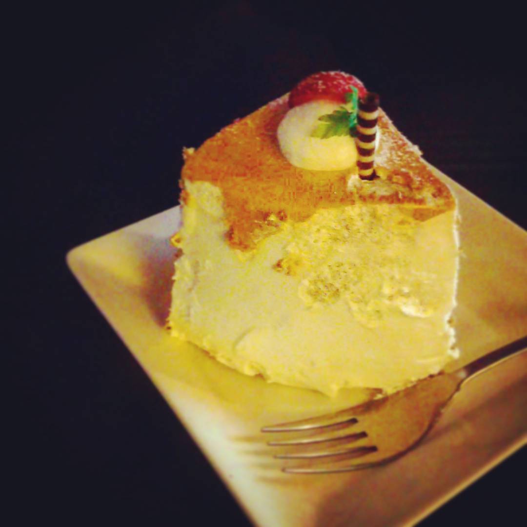 SACHIさんバースデーケーキ、ご相伴に預かりました! #オタクバー #バースデー