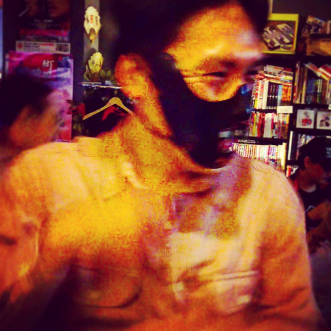 レクター教授に促され、ハロウィンイベント前向きに。 #ハロウィン #オタクバー #halloween