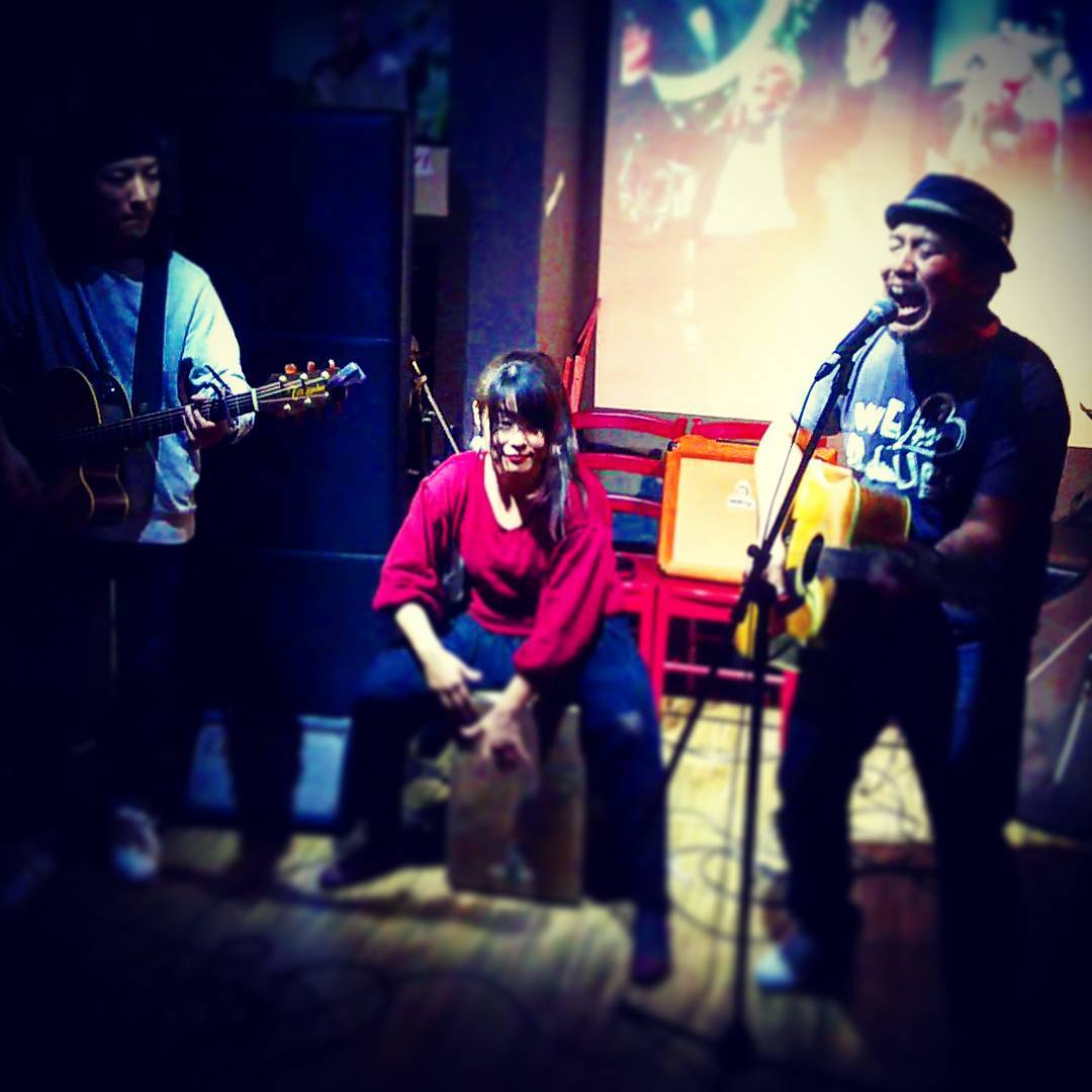 トリはもちろん、角刈りデートクラブ! 貫禄のブルース♪ #オタクバー #ライブ