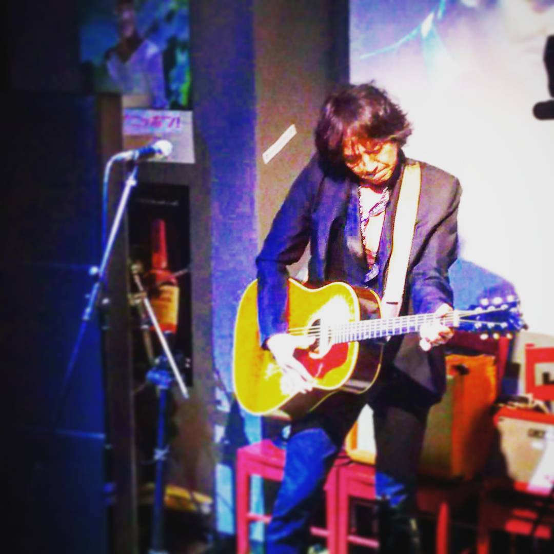 2組目、ササキショーイチ! 熱唱♪ #オタクバー #ライブ