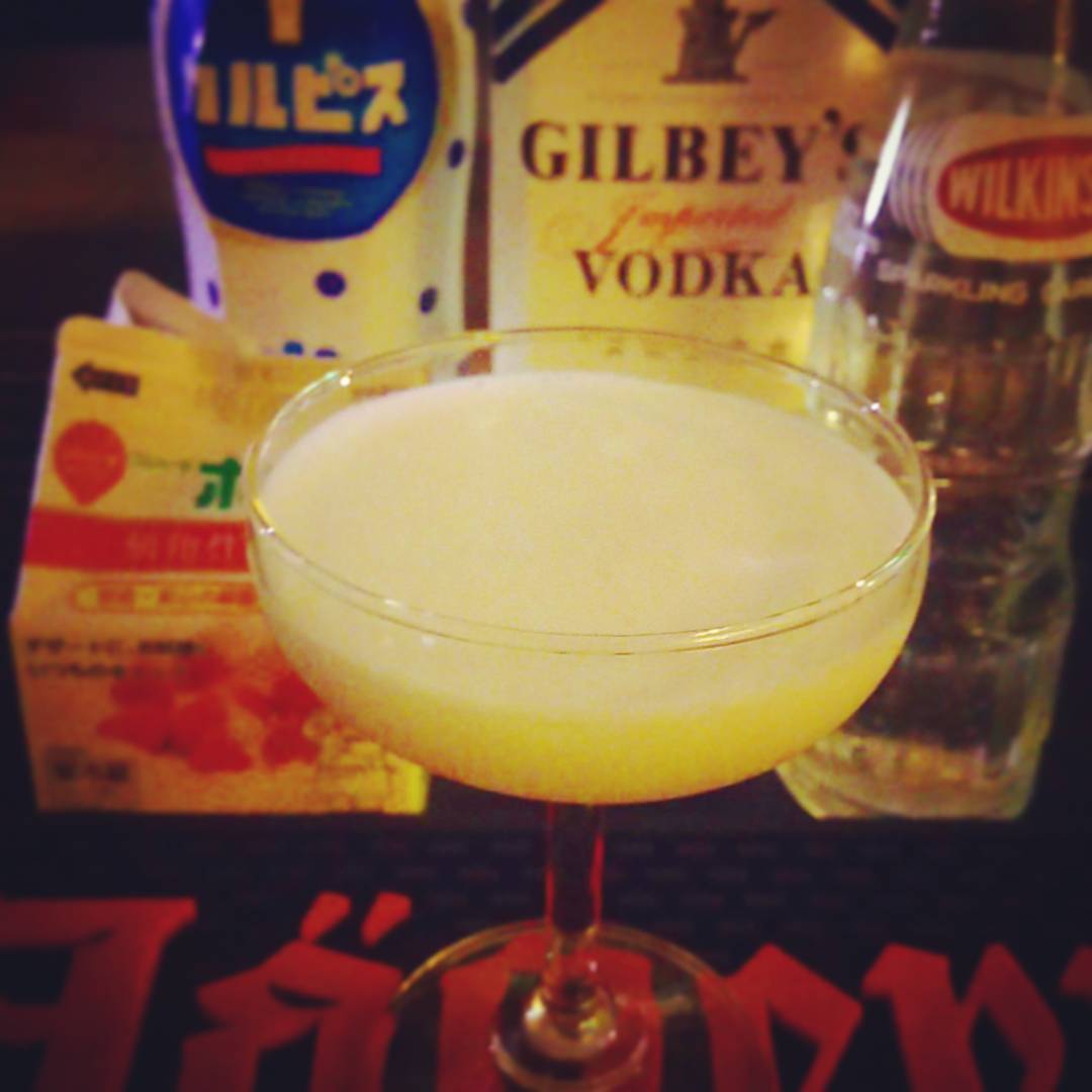 #ハロウイン 用 #カクテル 、酔っ払いゴースト。しろく手泡泡! #オタクバー #Halloween