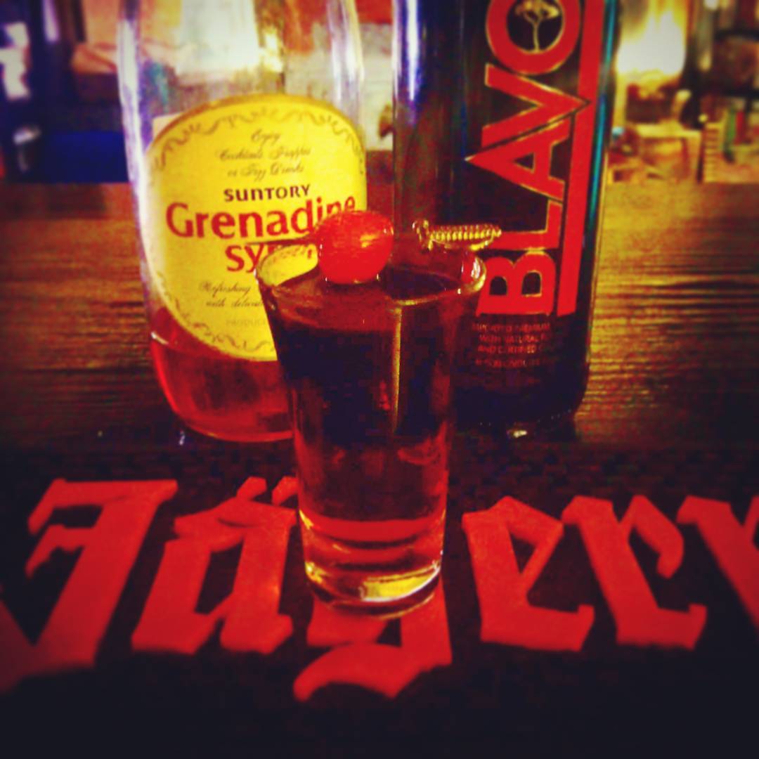 #ハロウイン 用 #カクテル 、ブラックウィドウ。黒と赤! #Halloween