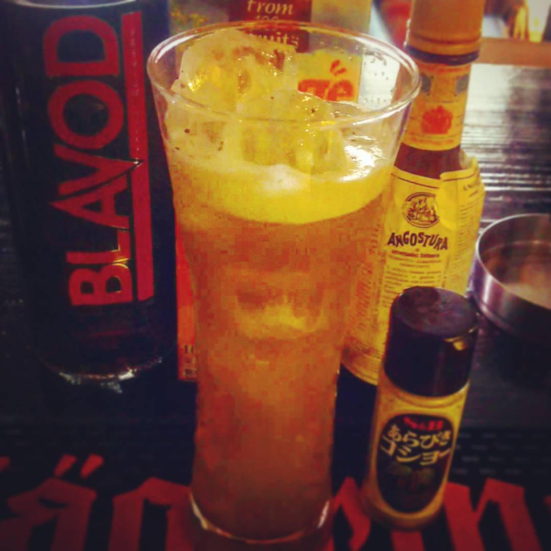 週明けの #クラブ イベント用オリジナル #カクテル 、四つ打ち。定番感が美味。 #オタクバー #DJ