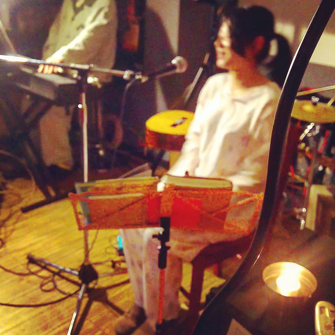 ミニ #ライブ 、yoshimiさんの #朗読 です。 #オタクバー