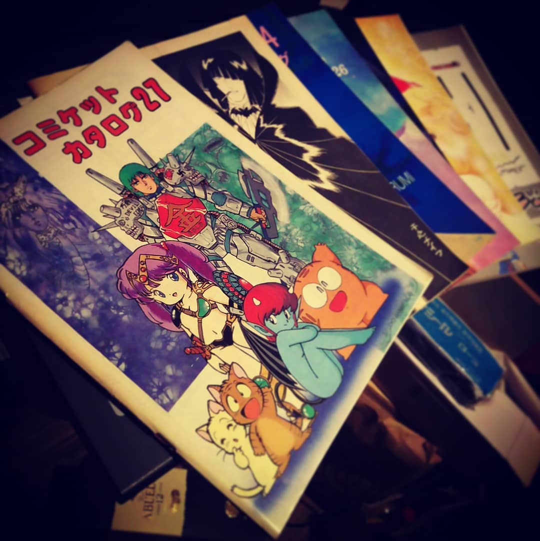 常連さんが #オタク イベントに持ってきてくれた、初期の #コミケ カタログ。モノクロ中綴じで100円とか、 #あさりよしとお さん表紙とか! #オタクバー