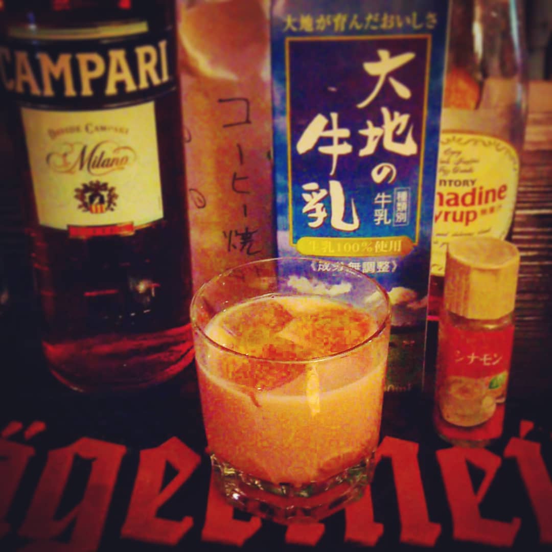 今週の #DJ イベント用オリジナル #カクテル 、 #ジョジョの奇妙な冒険 。赤くて白い! #オタクバー #jojosbizarreadventure