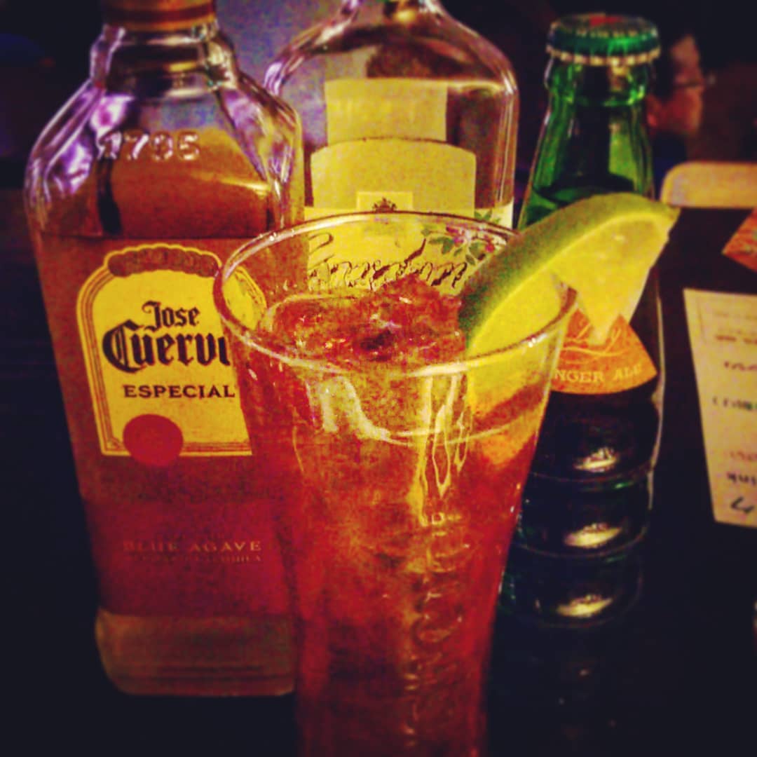スロー・テキーラ・バック。きついのにするする入っちゃう！　姉妹店 @machidabird 店長からおそ割した。 #カクテル #オタクバー