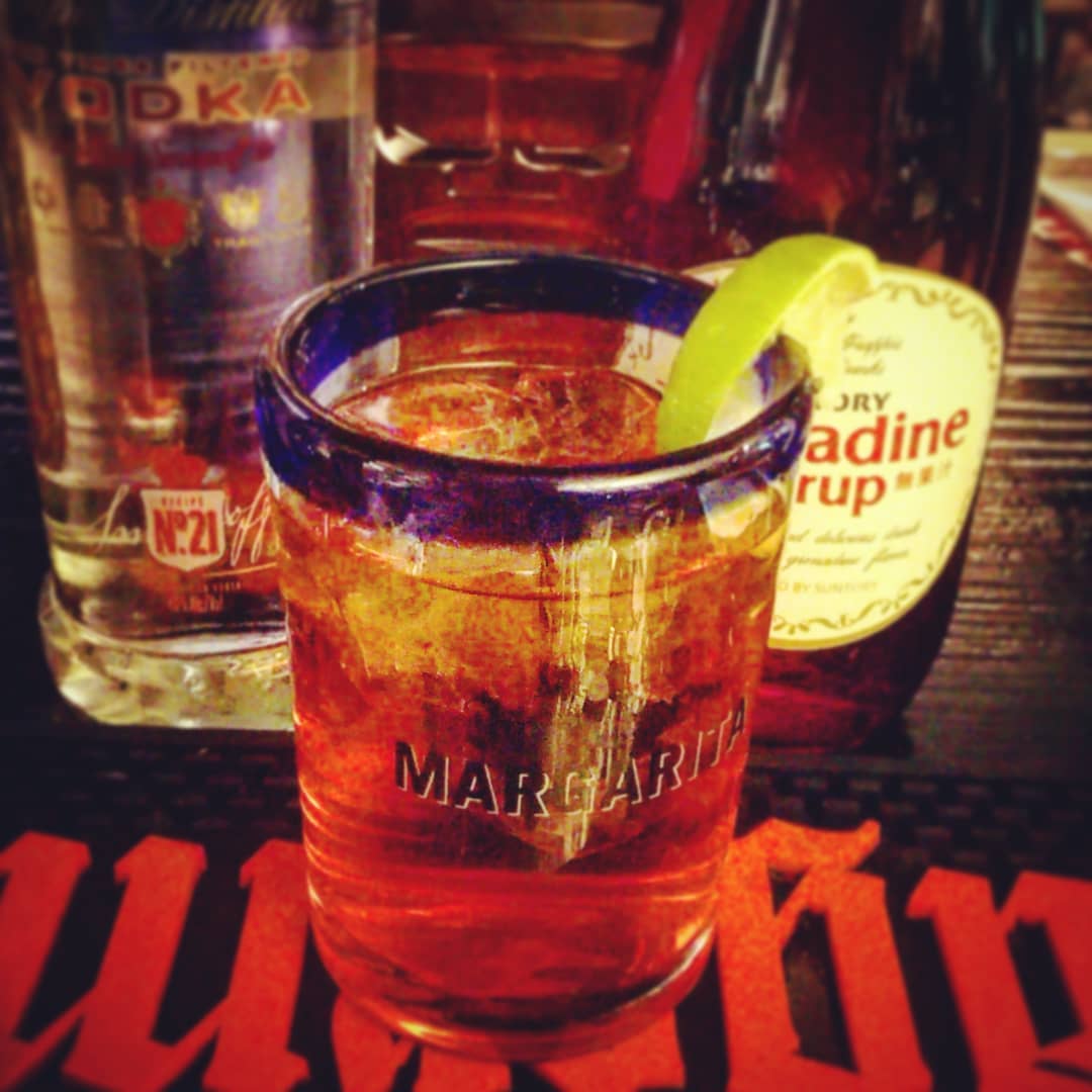 来週末の #アニメ #イベント 用オリジナル #カクテル 、 #中国 。 #烏龍茶 で口当たりよく。 #オタクバー