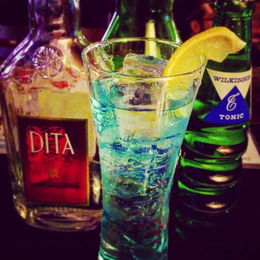 来週末の #オタク #イベント 用オリジナル #カクテル 、 #限りなく透明に近いブルー 。 #チャイナブルー 変形です。 #オタクバー