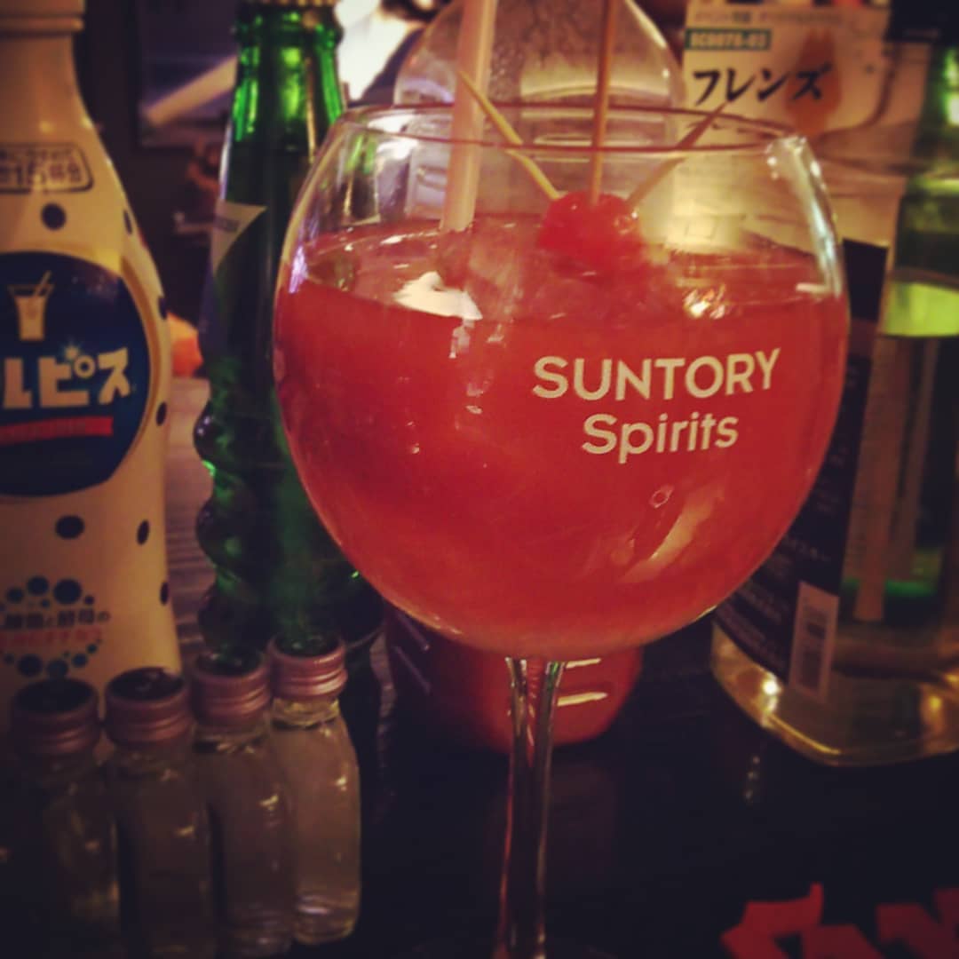 週末の #手塚治虫 #イベント 用オリジナル #カクテル 、3x目s。赤いコンドル付。ノンアルです。 #オタクバー