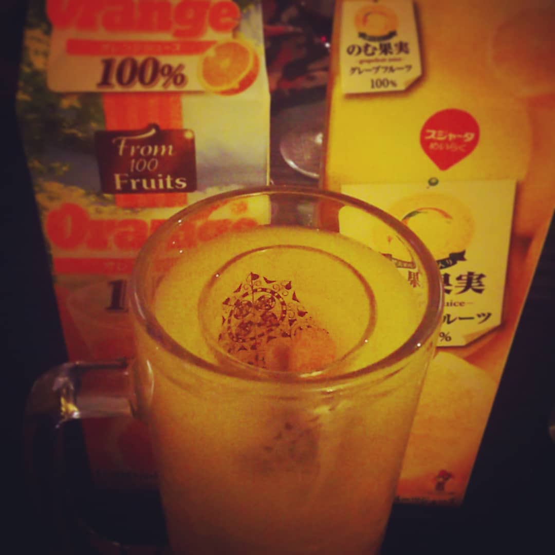 週末の #飲食 #イベント 用オリジナル #カクテル 、食品飲料展示会。 #オツマミ を浮かべた #ノンアル ♪ #オタクバー