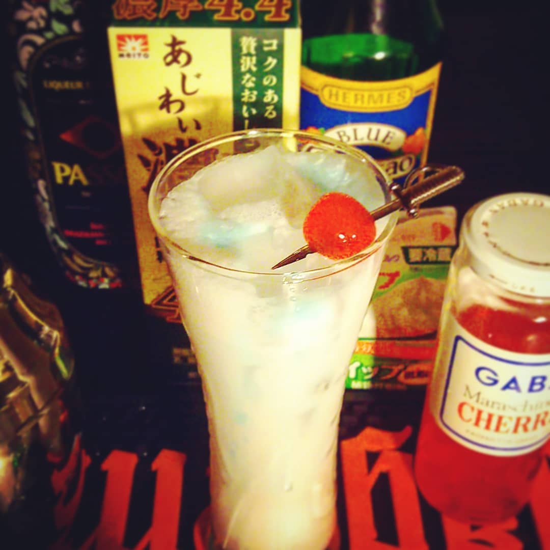 来週末の #SF #イベント 用オリジナル #カクテル 、 #同人誌 。白地に青と朱！ #オタクバー