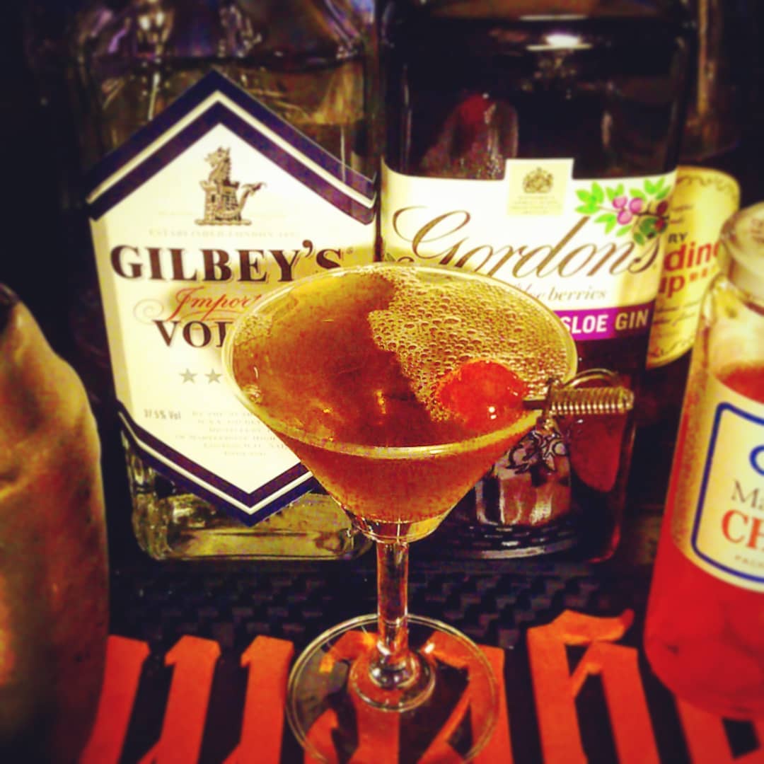 来週末の #SF #イベント 用オリジナル #カクテル 、 #日本SF大会 。 #チェリー がポイント。 #オタクバー