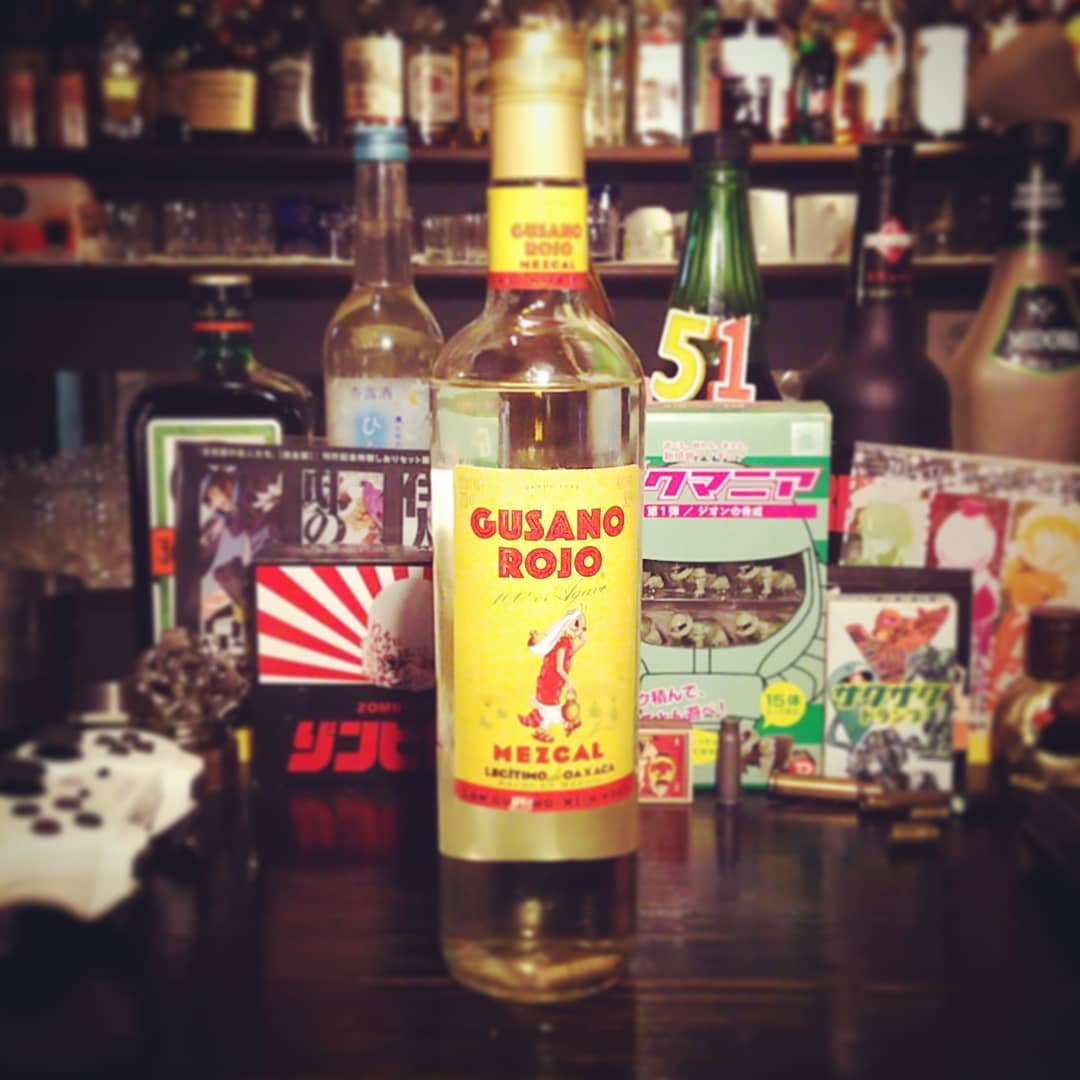 #芋虫 の入った #メスカル 、 #グサノロホ 。効くー! #オタクバー