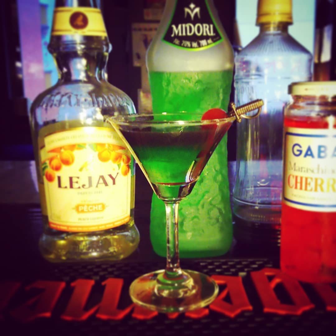 週末の #演芸 #イベント 用オリジナル #カクテル 、 #紙芝居師 。ガツン! #オタクバー