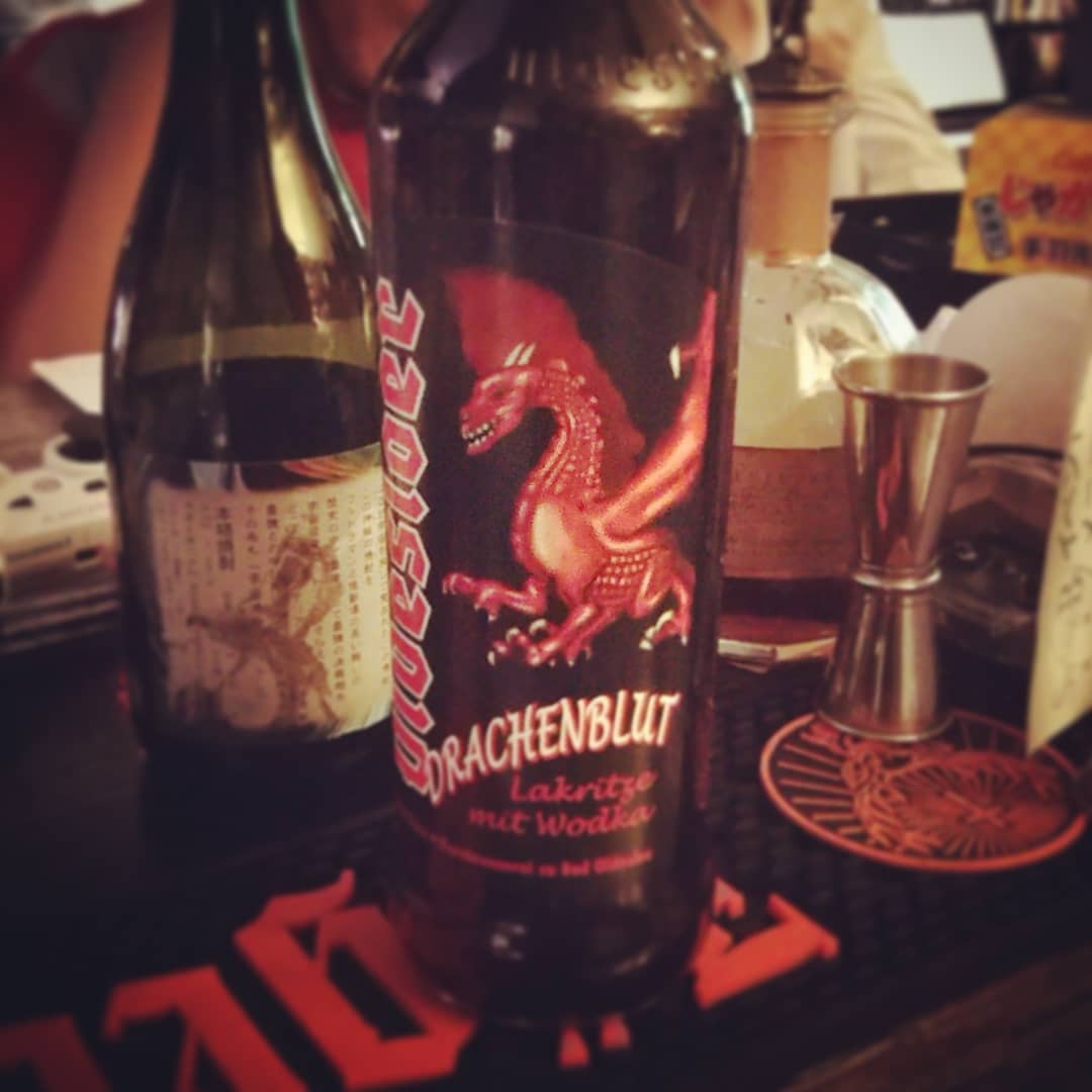 #ドラゴン の血、と言う #中二病 なお酒。 #ドラッフェンブルート #DrachenBlut #オタクバー