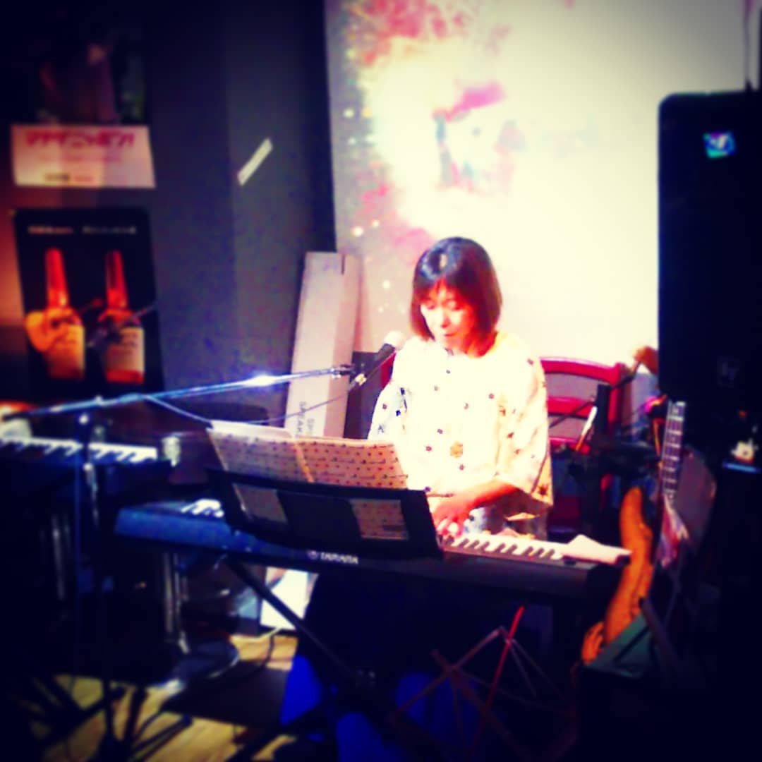 #ミニライブ 、 #成川久美子 さん、始まりました! #オタクバー