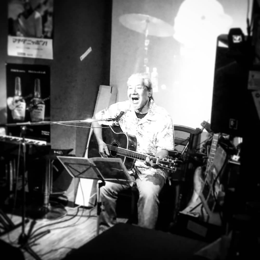 #ミニライブ 第2弾、 #オーヤマサヒロ さん。渋カッコE! #オタクバー