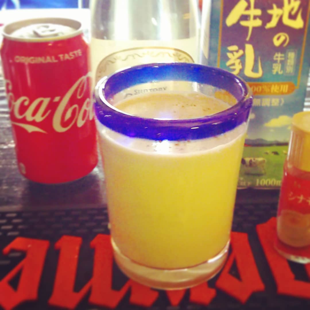 来週末の #ジョンレノン #イベント 用オリジナル #カクテル 、#ヘルプ! 。 #シナモンミルク 癒やされます。 #オタクバー