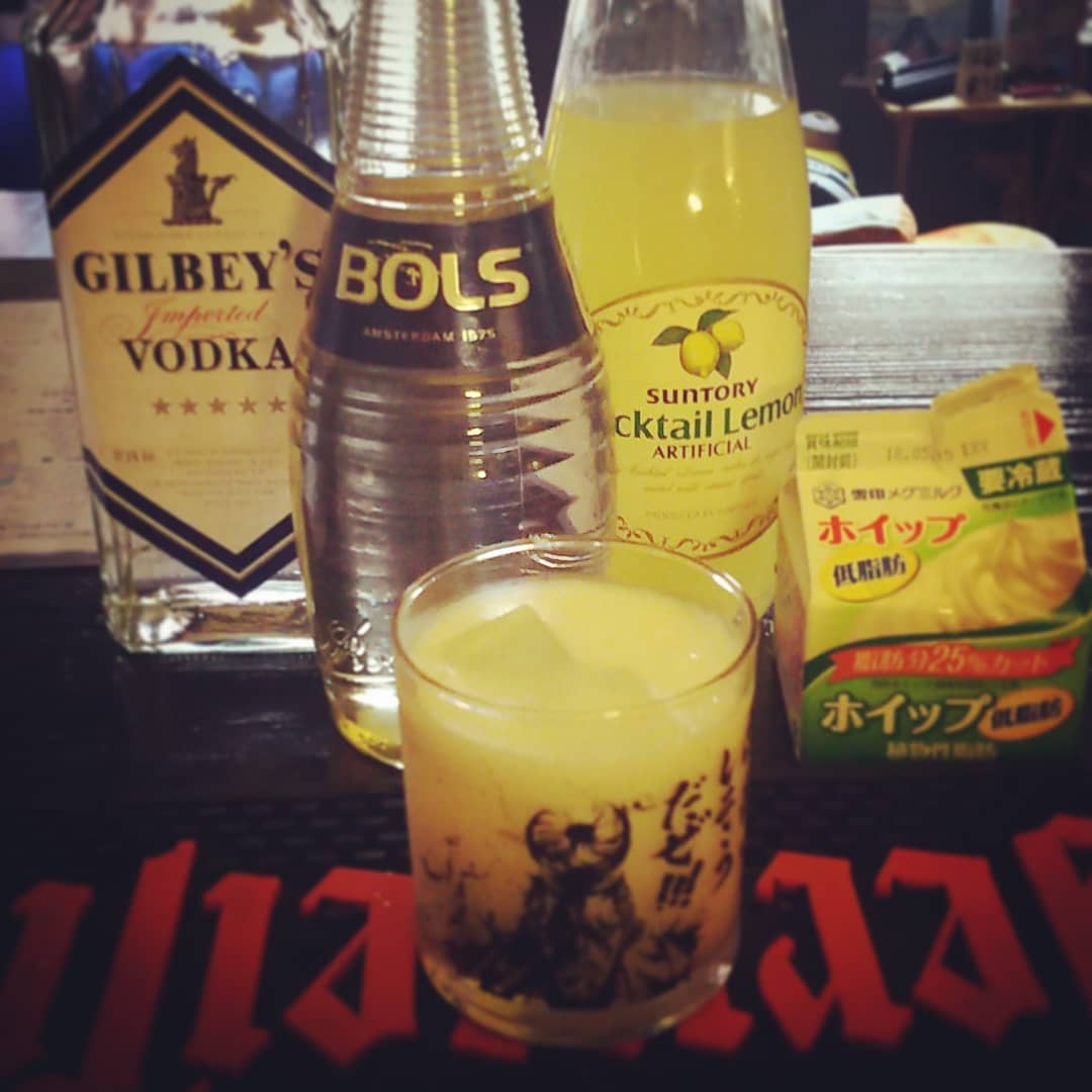 週末の #成人向けアニメ #イベント 用オリジナル #カクテル 、 #くりいむレモン 。 #生クリーム と #レモンジュース ! #オタクバー