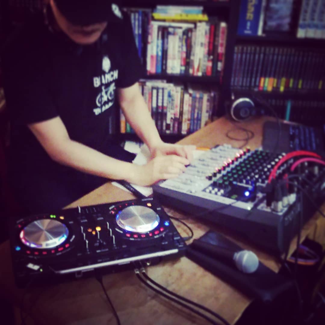 本日も #DJ イベント、 #ジョンレノン B面 #ビートルズ以降 です。 #オタクバー