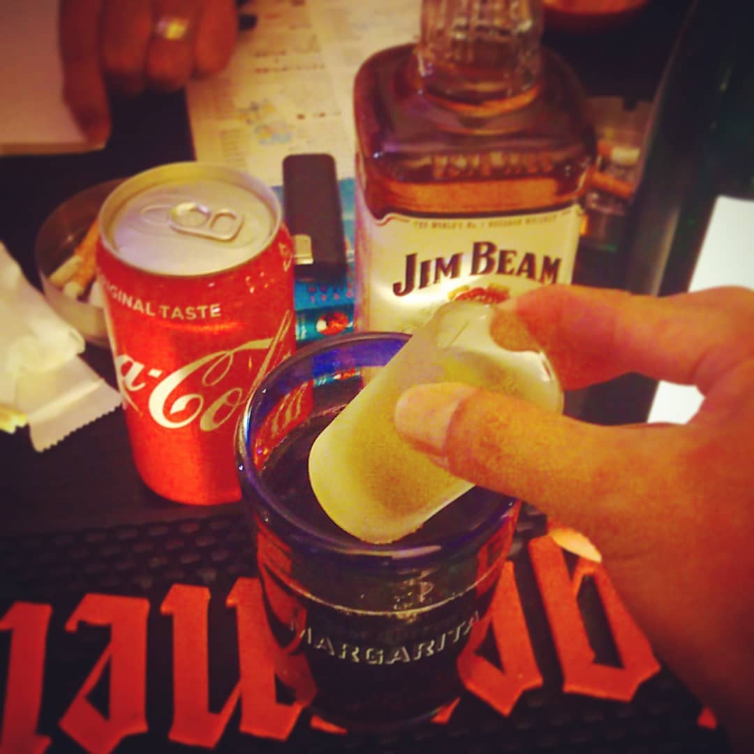 週末の #カートゥーン #トークショー 用オリジナル #カクテル 、 #アメコミヒーロー 。 #コーラ と #バーボン ! #オタクバー