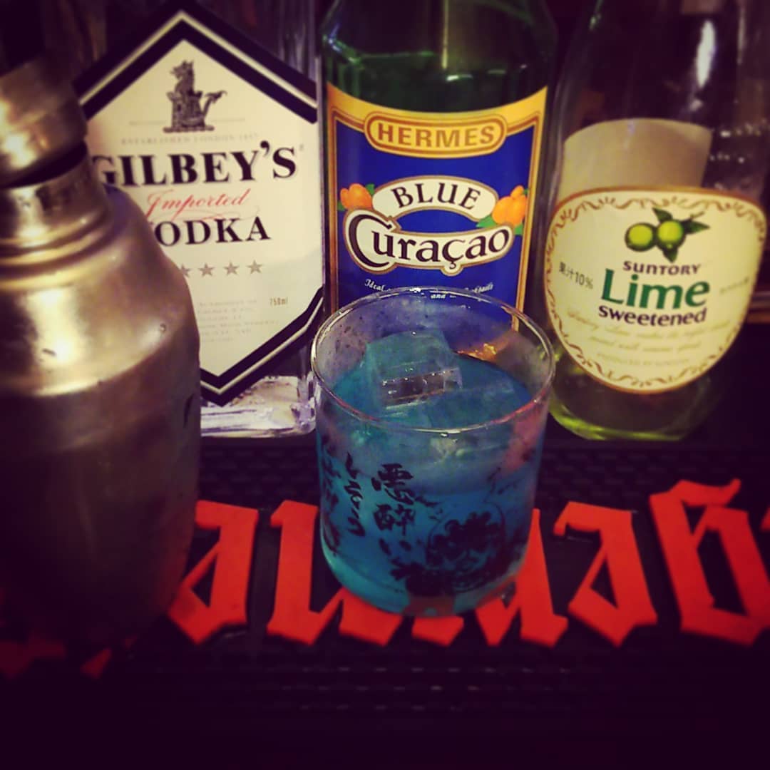 週末の #オールマンブラザーズバンド #イベント 用オリジナル #カクテル 、 #ブルースカイ 。青い! #オタクバー