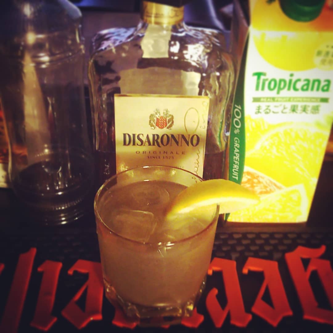 週末の #ぢーな塾 用オリジナル #カクテル 、 #即売会 。どす黒いのに甘酸っぱい、 #青春 の味♪ #オタクバー