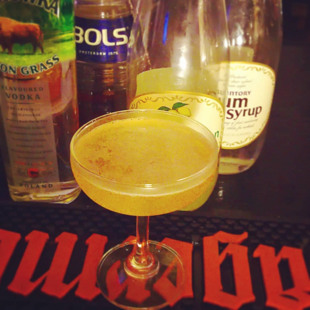 #ポロネーズ 、 #桜餅 の香り♪ #カクテル #ウオッカ #ズブロッカ #オタクバー