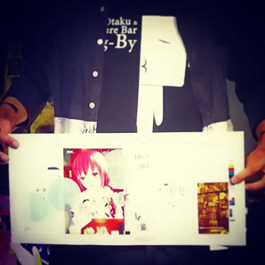 17日発売の 「 #艶話酒場オタクバー 」1 https://amzn.to/2PMnneE の #色校 届きました。お店に貼りますので、 #記念写真 どうぞ♪ #オタクバー