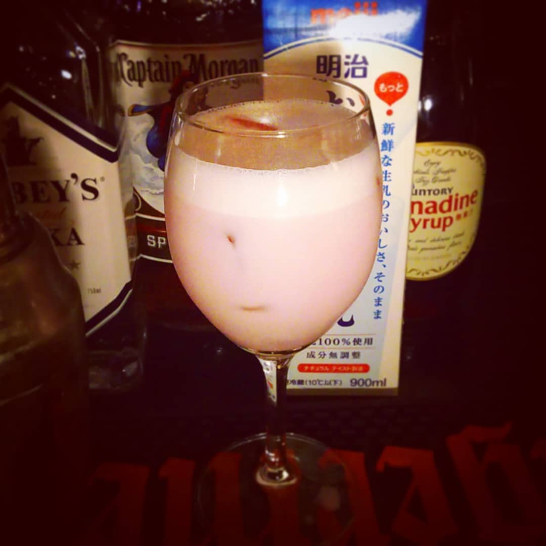 来週末の #オタクトークショー 用オリジナル #カクテル 、 #大学教授 。 #象牙の塔 に似合わぬ強さ! #オタクバー