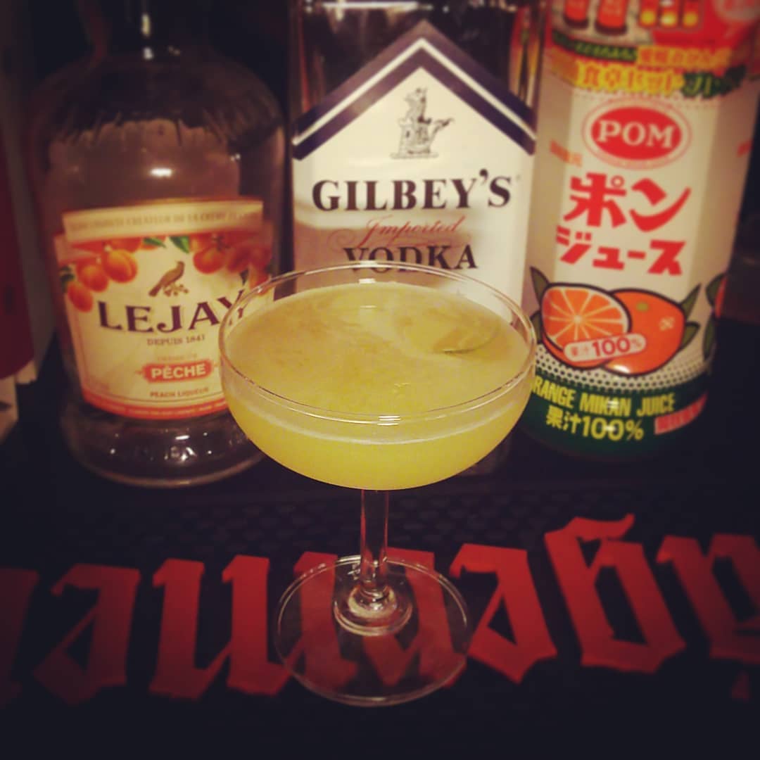 来週末の #フランクザッパ #イベント 用オリジナル #カクテル 、 #王冠の桃 。甘くて強い！ #オタクバー