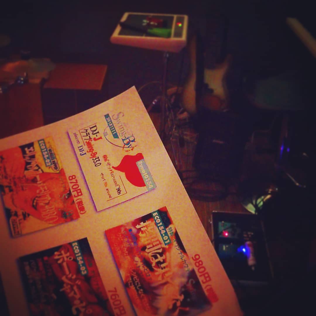 本日も #DJ #イベント 、 #フランクザッパ #70年代 。 #ミニライブ は当店プッシュの #TomeFuyaAcoUnit ! #オタクバー